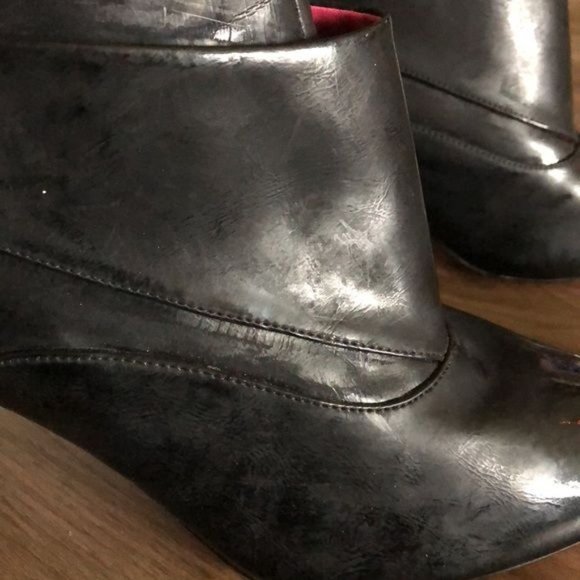 Alice and Olivia Heeled Zip Tassel Payless Booties - Picture 4 of 9